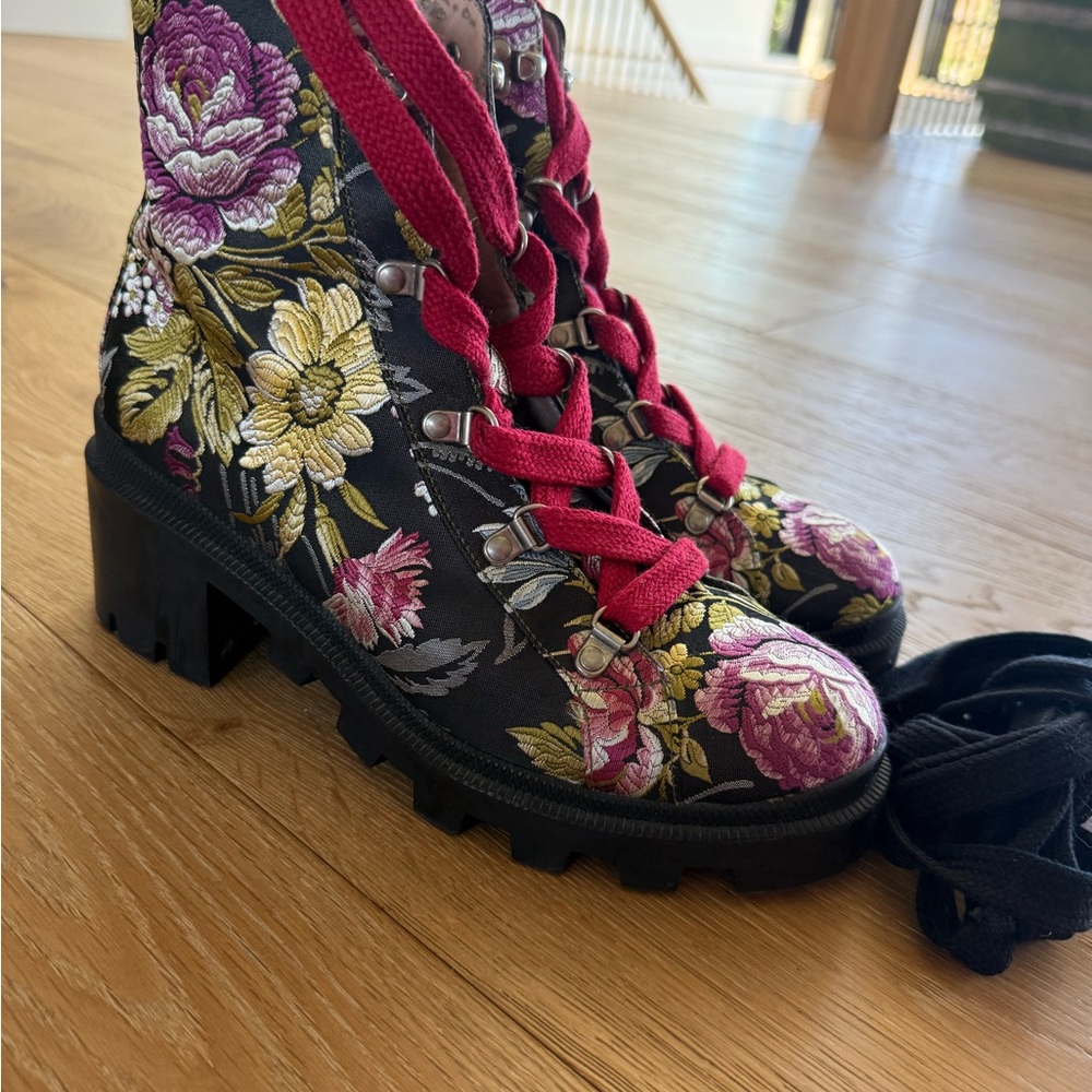 Gucci Floral Women's Combat Boots Red and Black Laces - Picture 3 of 12